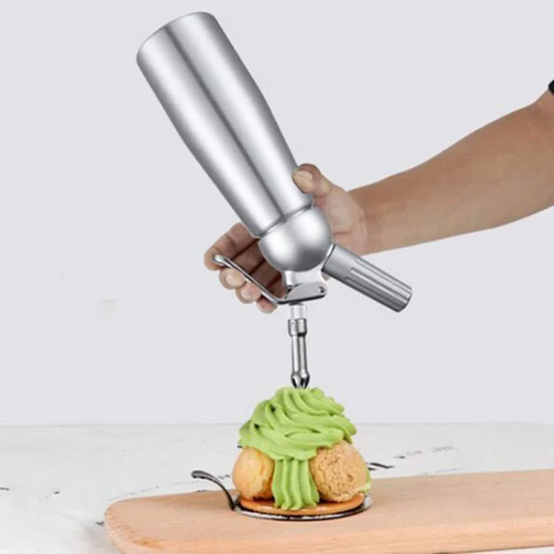 Pistola de crema de aluminio p - Kitchen Gadgets Under 500 reseña y precio